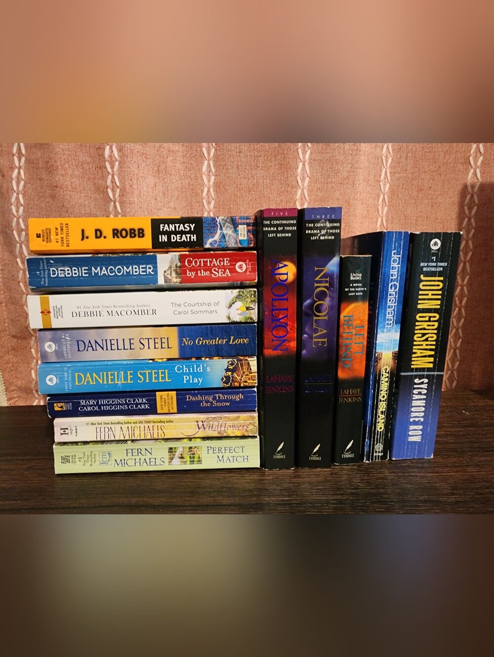 Book Lot.Danielle Steel/Debbie Macomber/Mary Higgins/Fern Michaels/John Gris...